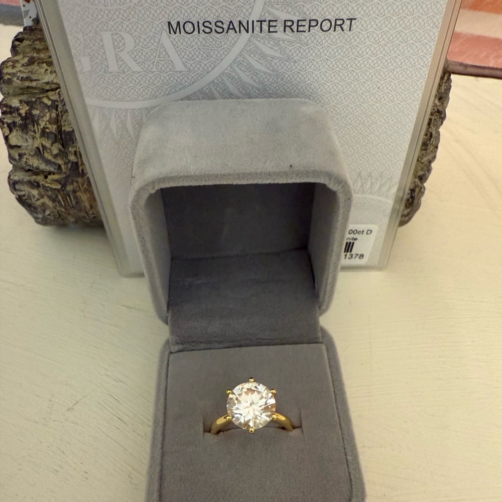 5 karat Gold Moissanite Ring